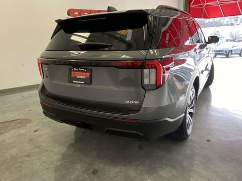 Used 2025 Ford Explorer ST-Line image 3