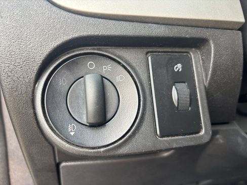 Used 2008 Ford Focus Sedan FWD image 19