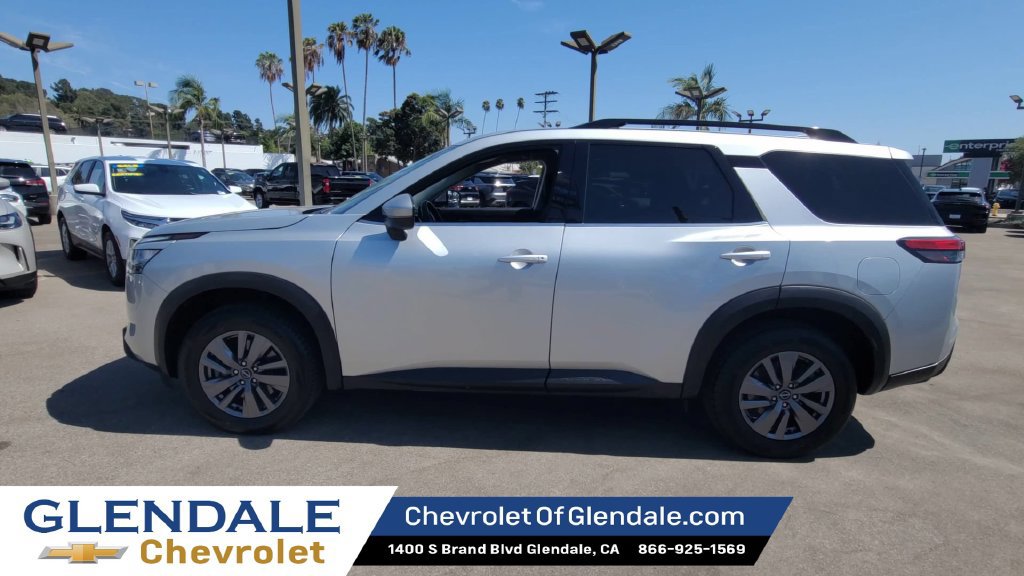Used 2025 Nissan Pathfinder SV FWD image 5