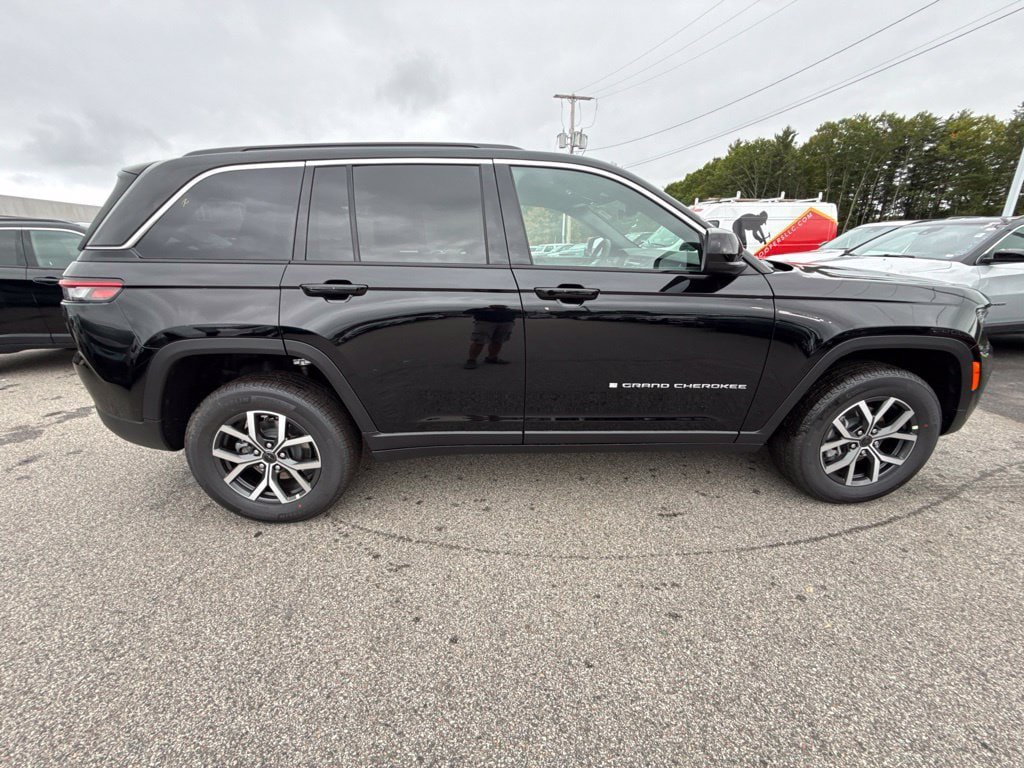 New 2027 Jeep Grand Cherokee Laredo X AWD/4WD image 6