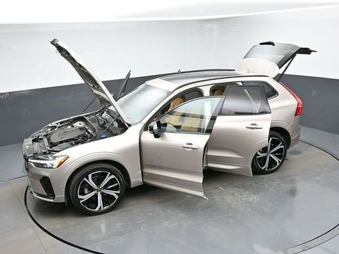 Used 2023 Volvo XC60 B5 Ultimate w/ Protection Package Premier image 45