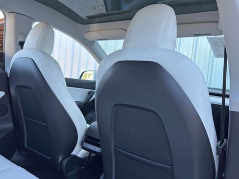 Used 2021 Tesla Model Y Long Range image 37