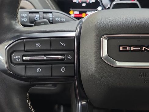 Used 2025 GMC Yukon Denali Ultimate AWD/4WD image 16