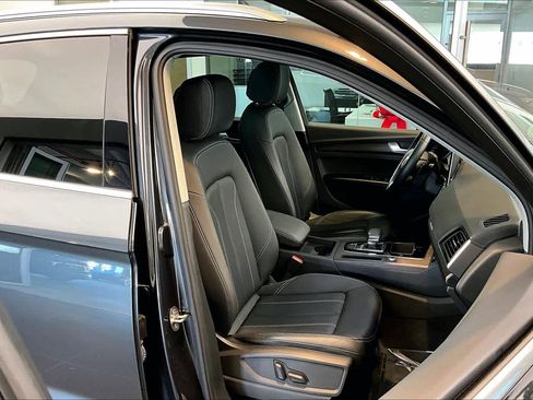 Used 2023 Audi Q5 2.0T Premium w/ Convenience Package image 9