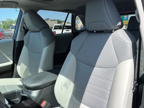 Used 2023 Toyota RAV4 XLE Premium image 17