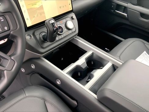 New 2026 Land Rover Defender 110 V8 image 7