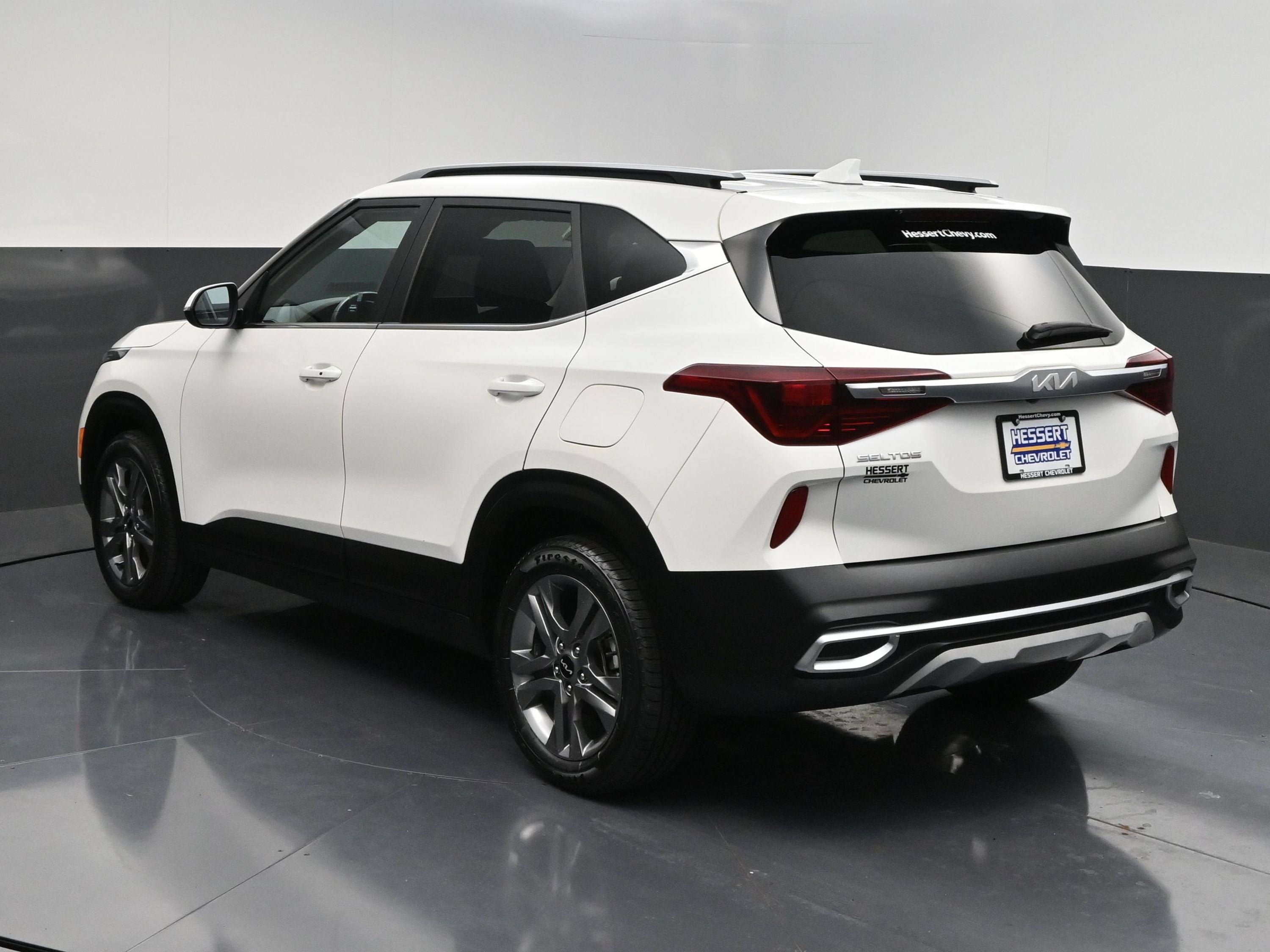 Used 2023 Kia Seltos S w/ Navigation Package FWD image 6