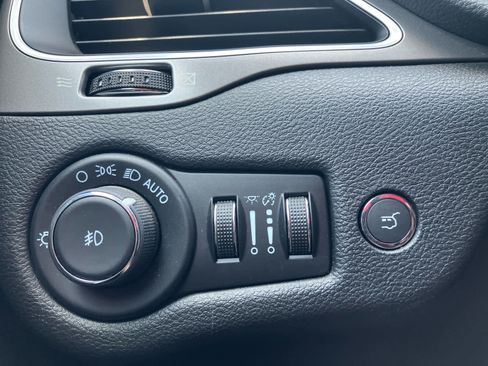 Used 2021 Jeep Cherokee Latitude Lux w/ Comfort/Convenience Group FWD image 13