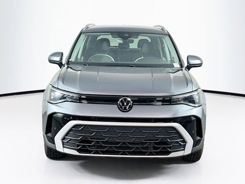 Used 2025 Volkswagen Taos SE FWD image 2