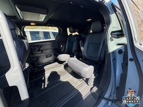 Used 2025 Toyota Sienna XLE Woodland Edition image 22