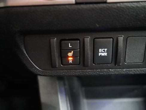 Used 2017 Toyota Tacoma SR5 AWD/4WD image 34
