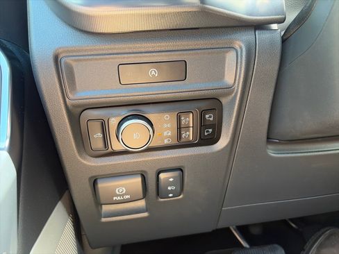 Used 2025 Ford F150 Platinum w/ FX4 Off-Road Package AWD/4WD image 36