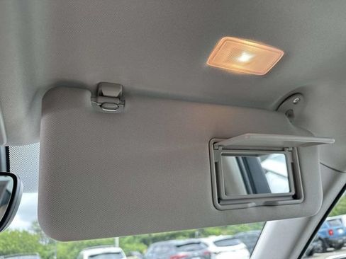 Used 2023 Toyota Highlander XLE AWD/4WD image 40