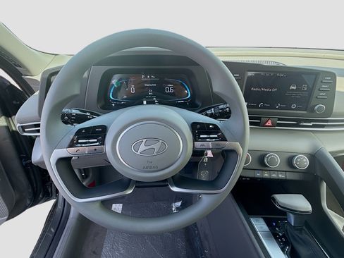New 2026 Hyundai Elantra SE FWD image 8