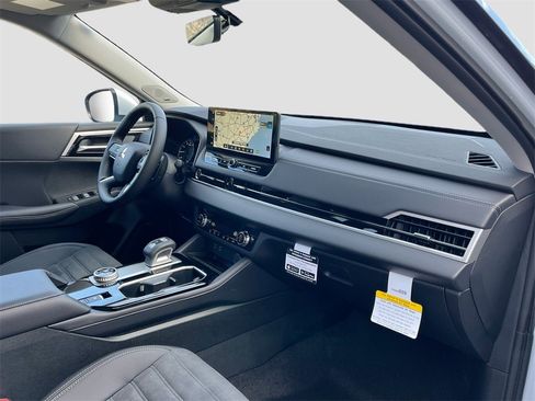 New 2025 Mitsubishi Outlander SE image 33
