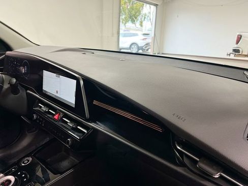 Certified 2025 Kia Niro Wind FWD image 30