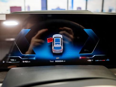 Used 2026 BMW X7 M60i image 17