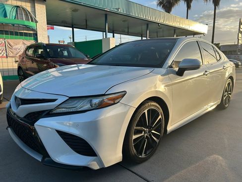 Used 2018 Toyota Camry XSE FWD image 1