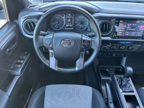 Used 2022 Toyota Tacoma TRD Off-Road w/ Technology Package AWD/4WD image 16