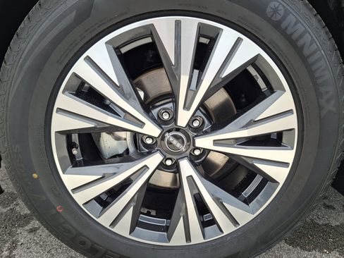 Certified 2023 Nissan Rogue SV image 24