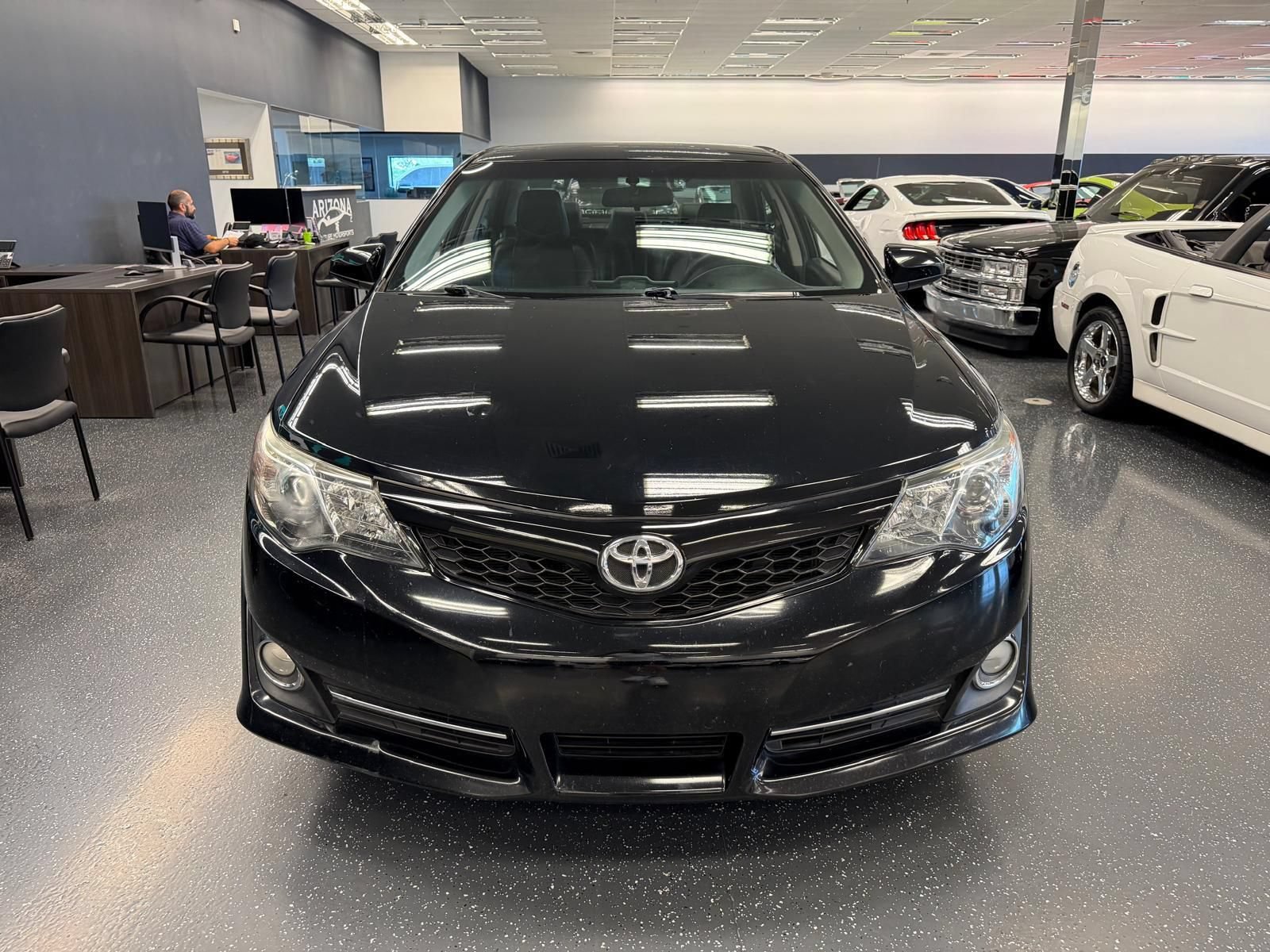 Used 2012 Toyota Camry SE FWD image 2
