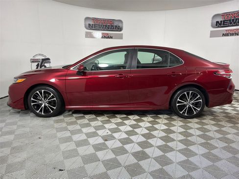 Used 2018 Toyota Camry SE image 6