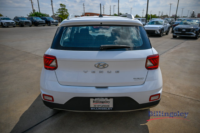 Certified 2025 Hyundai Venue SEL FWD image 4