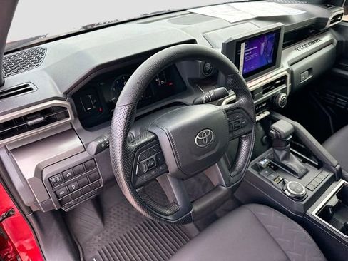Used 2025 Toyota Tacoma SR5 AWD/4WD image 9