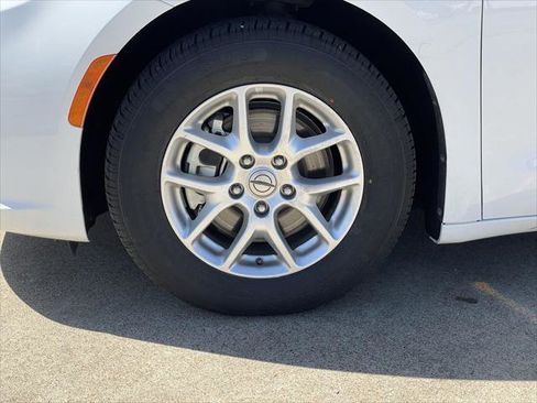 Certified 2023 Chrysler Pacifica Touring-L FWD image 54