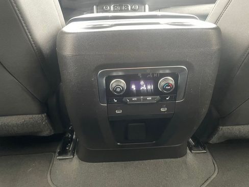 Used 2024 Chevrolet Suburban Premier image 38