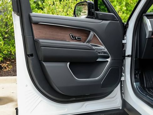 New 2026 Land Rover Range Rover Long Wheelbase SE AWD/4WD image 33