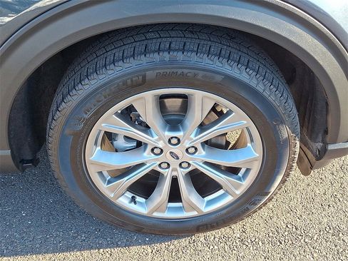 Used 2022 Ford Explorer XLT w/ Equipment Group 202A image 8