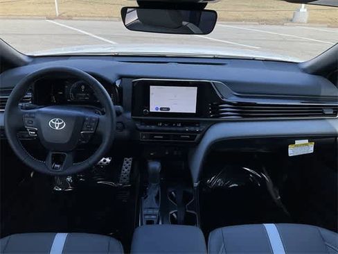 Used 2025 Toyota Camry SE image 18