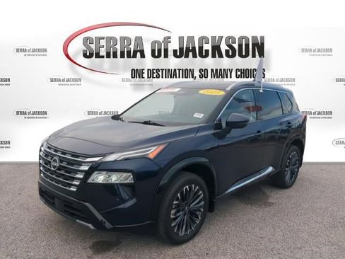 Used 2025 Nissan Rogue Platinum w/ Tech Package AWD/4WD image 5