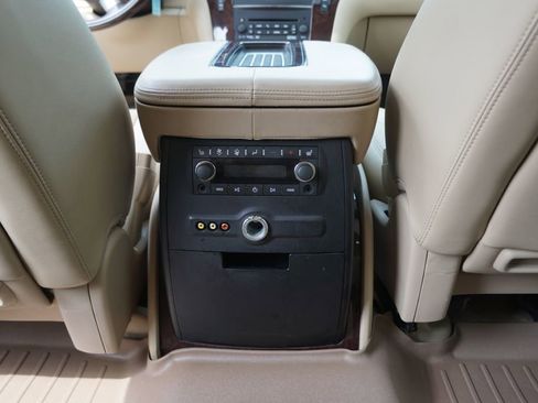 Used 2012 Cadillac Escalade Luxury image 17