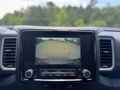 Used 2023 Nissan Frontier SV w/ Technology Package RWD image 18