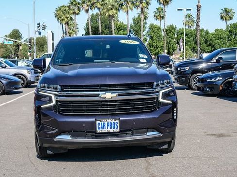 Used 2024 Chevrolet Suburban LT image 3