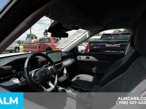 Used 2025 Ford Explorer Active image 12