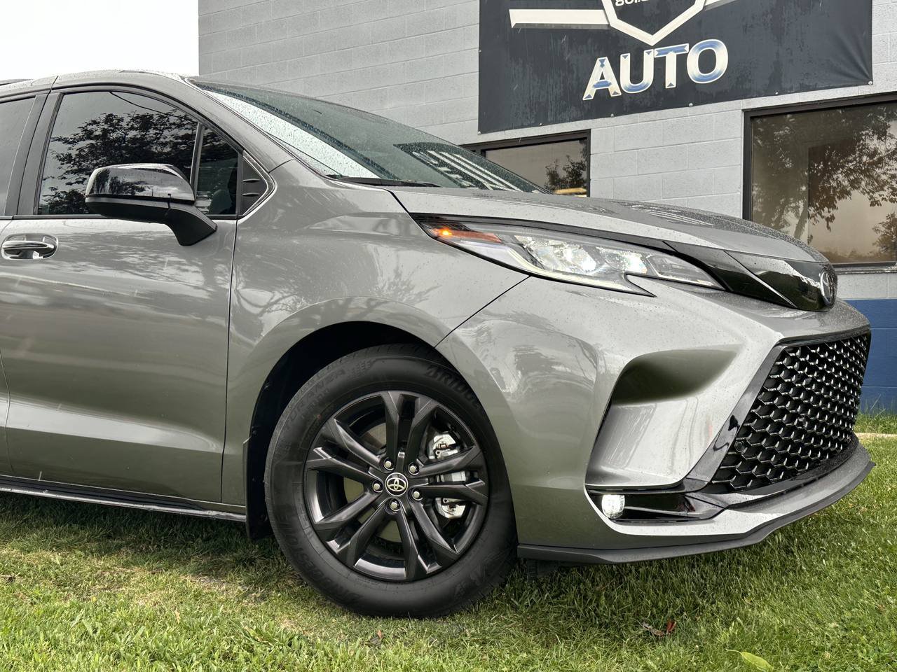 Used 2026 Toyota Sienna XSE AWD/4WD image 3