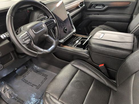 Used 2025 GMC Yukon XL Denali AWD/4WD image 9
