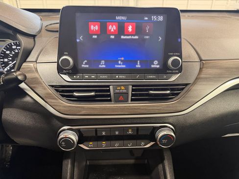 Used 2025 Nissan Altima 2.5 SV FWD image 18