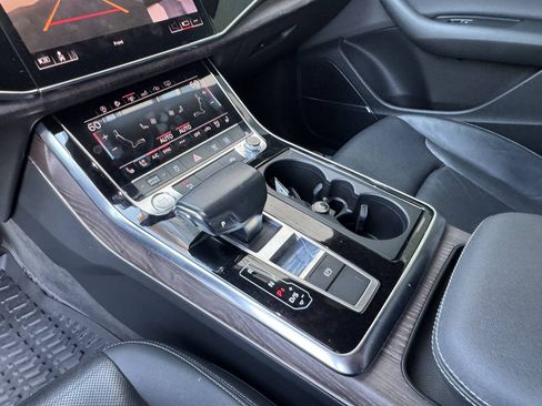 Used 2019 Audi Q8 Premium Plus w/ Premium Plus AWD/4WD image 21