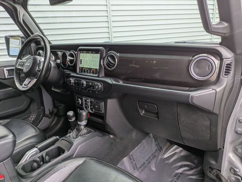 Used 2019 Jeep Wrangler Unlimited Sahara AWD/4WD image 33