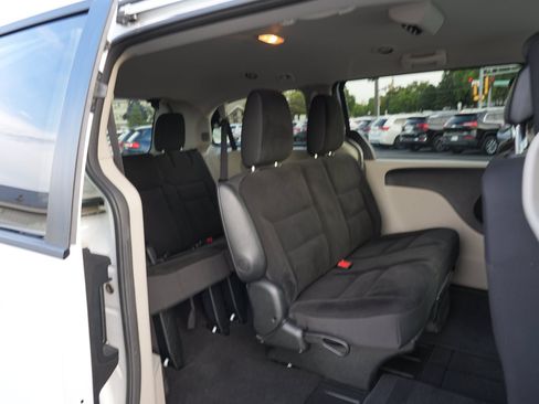 Used 2018 Dodge Grand Caravan SE w/ UConnect Hands-Free Group FWD image 27