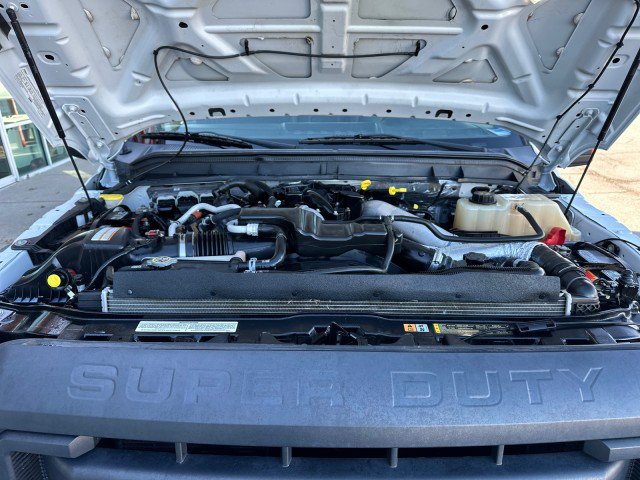 Used 2015 Ford F550 2WD Crew Cab Super Duty image 16