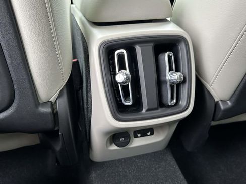 Used 2023 Volvo XC40 B5 Plus w/ Driver Assist Package AWD/4WD image 19
