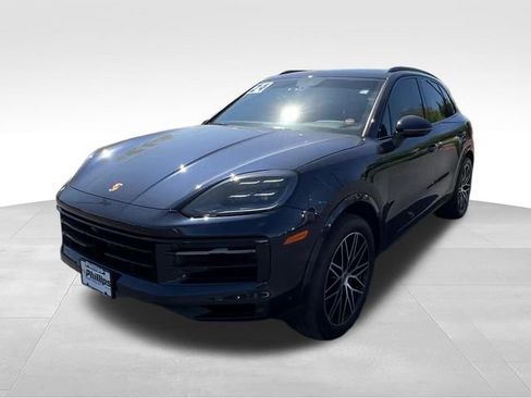 Used 2024 Porsche Cayenne AWD/4WD image 2