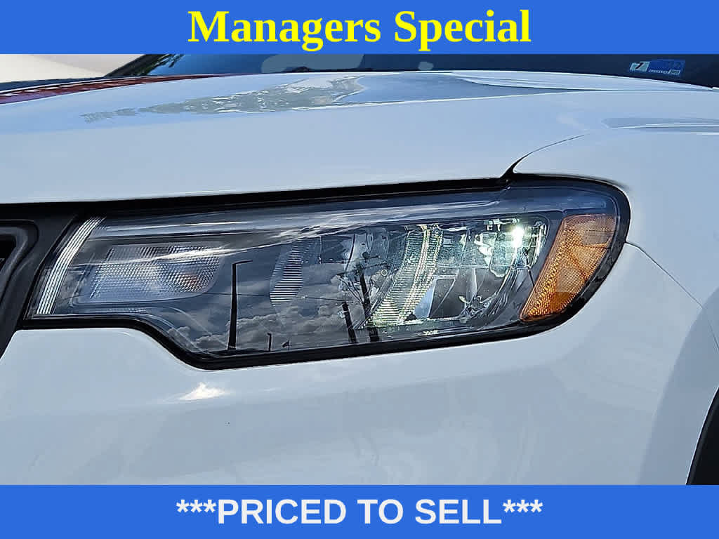 Used 2025 Jeep Compass Trailhawk AWD/4WD image 8