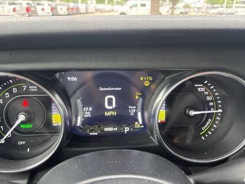 Used 2022 Jeep Wrangler Unlimited Sahara w/ Cold Weather Group AWD/4WD image 15