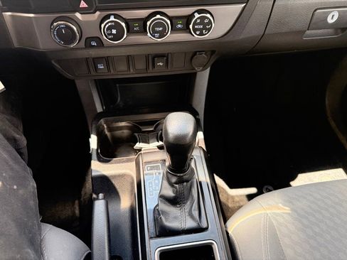 Used 2020 Toyota Tacoma SR AWD/4WD image 19